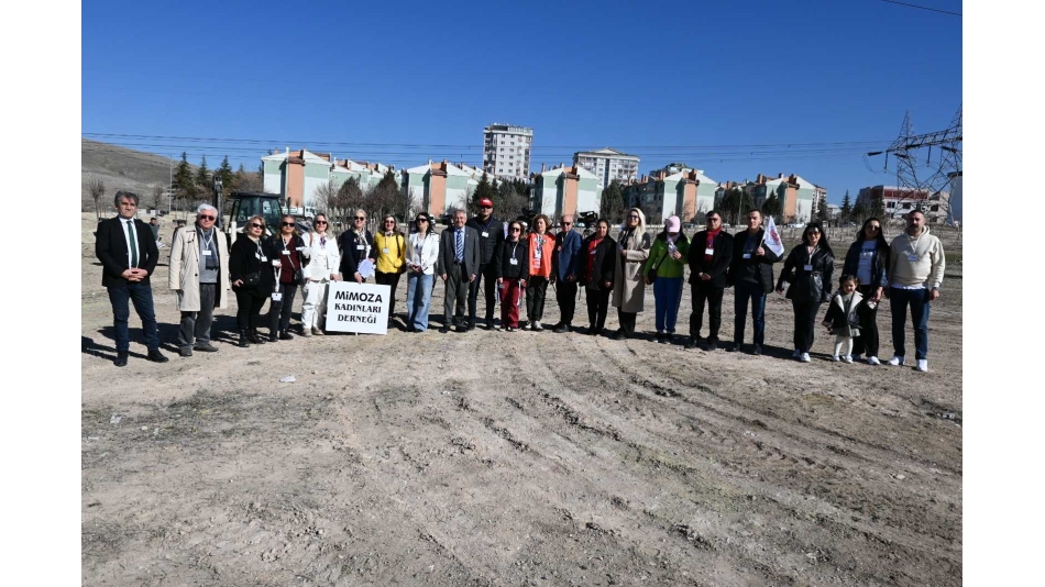 8 MART 2025 Dünya Kadınlar Gününde Mimoza Kadınlar Derneği ve Ankara Büyükşehir Belediye başkanlığınca düzenlenen Katledilen 8424 kadın ve çocuk anısına dikilen Ağaç dikim projesine OYAD olarak katılım sağladık . OYAD Genel Başkanı Ömer ÖZTÜRK ,Genel Başkan Yardımcısı Yasin ÖZ ve OYAD Ankara İl Baş